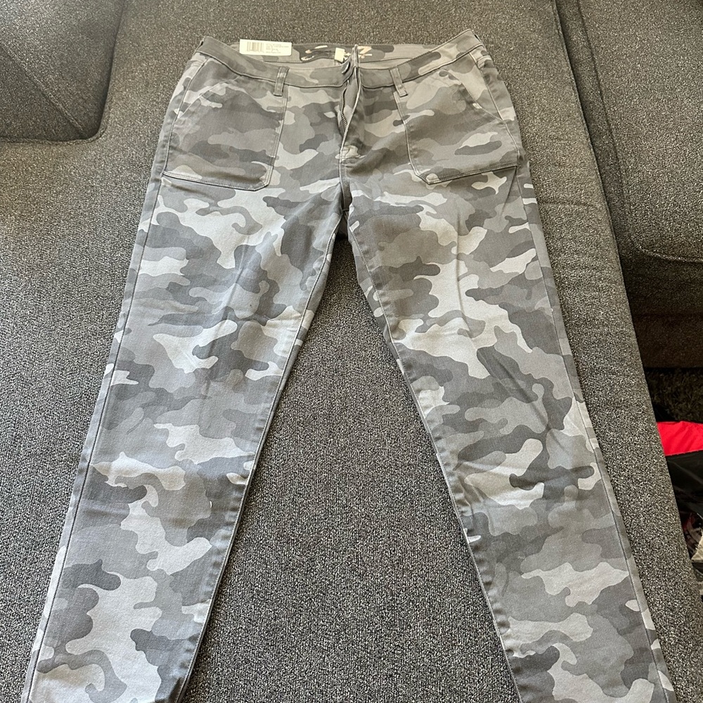 NWT Seven7 UTLITY SKINNY 16
